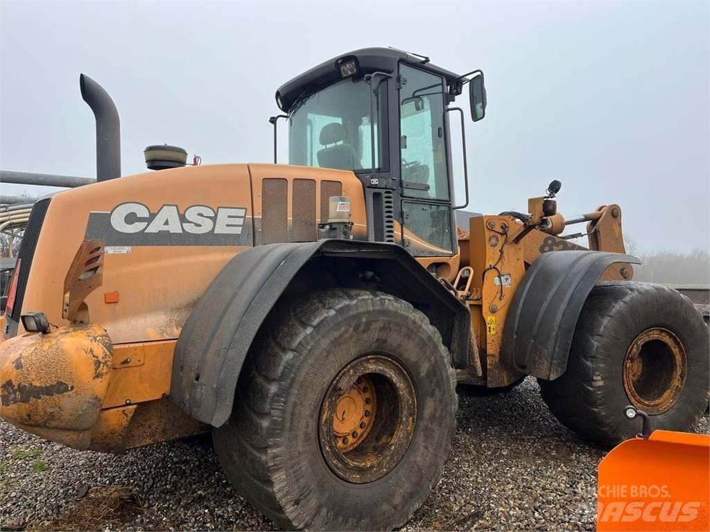 Case IH 821E Incarcator pe pneuri
