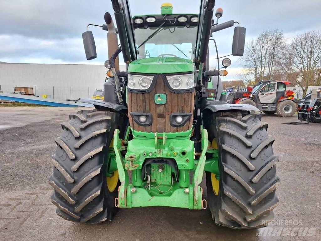 John Deere 6215R Tractoare