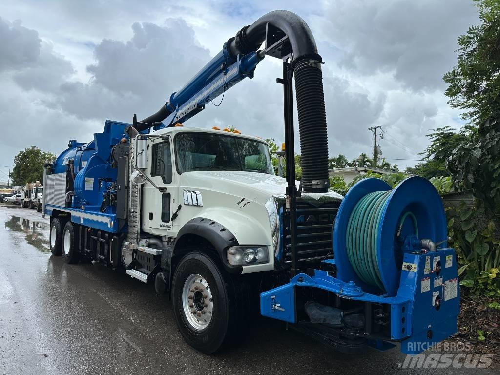 Mack GU713 Camion vidanje