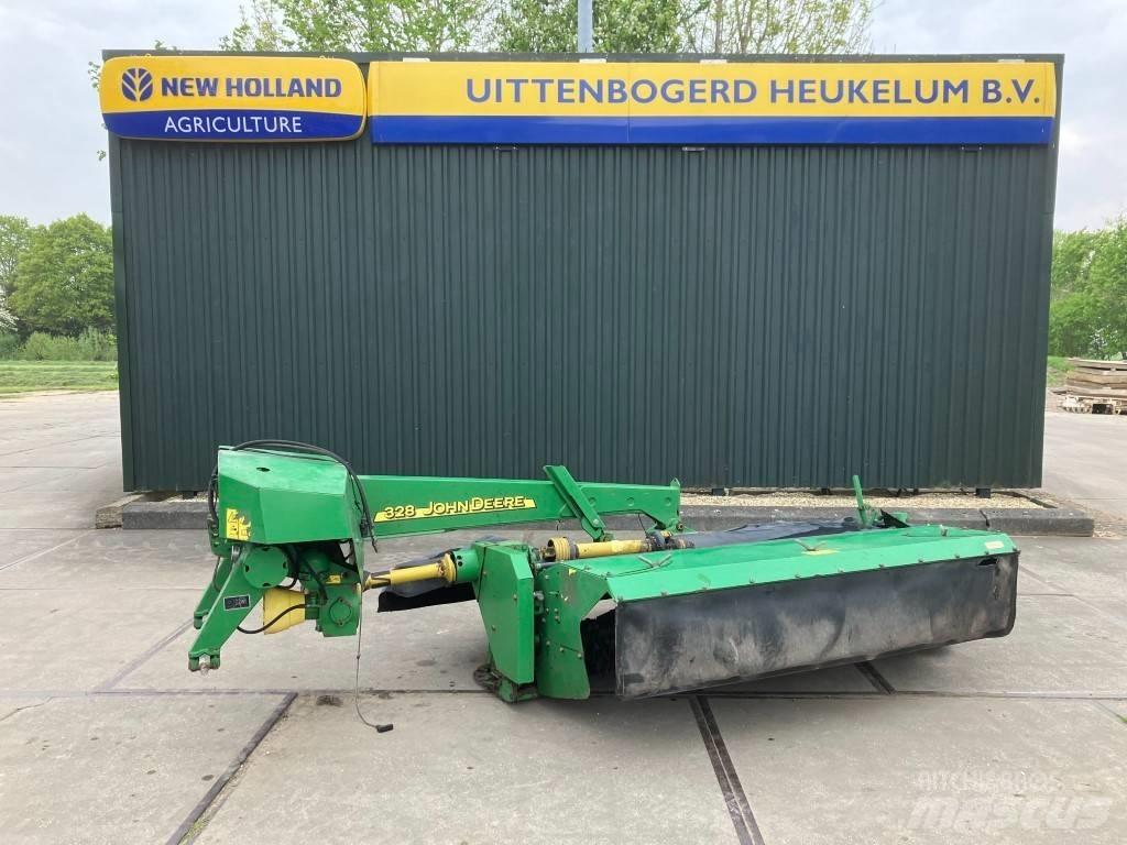 John Deere 328 Cositoare de iarba