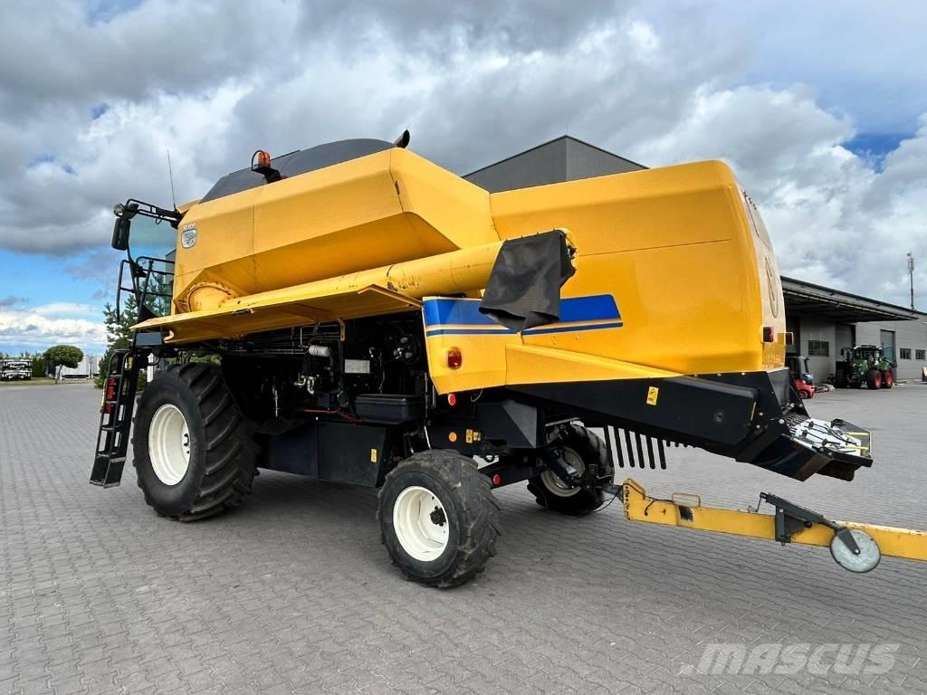 New Holland TC 5.80 Combine de secerat