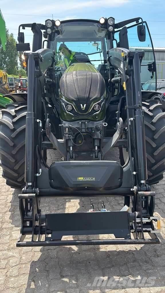 Valtra G135 Tractoare