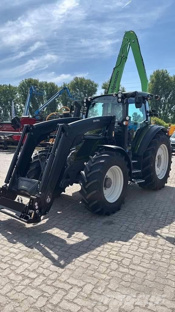 Valtra G135 Tractoare
