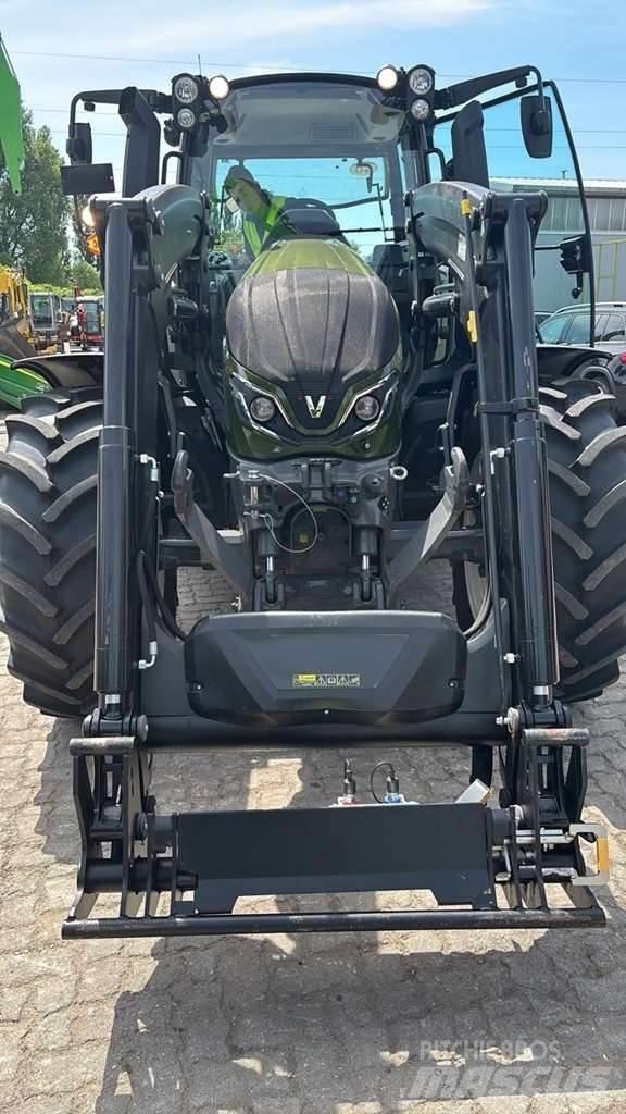 Valtra G135 Tractoare