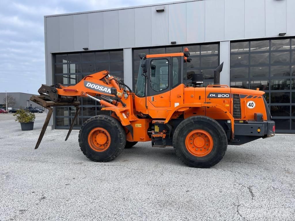 Doosan DL 200 Incarcator pe pneuri