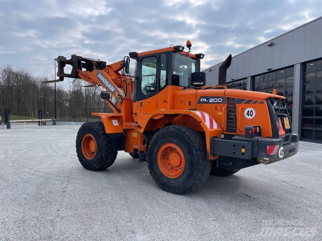 Doosan DL 200 Incarcator pe pneuri