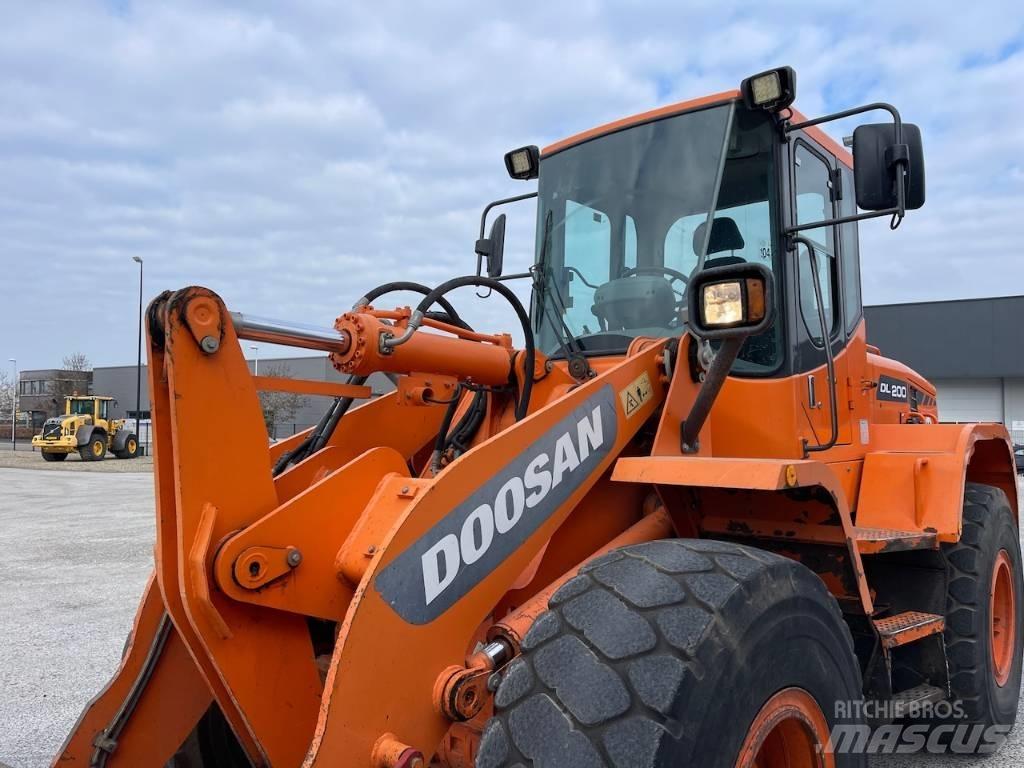Doosan DL 200 Incarcator pe pneuri