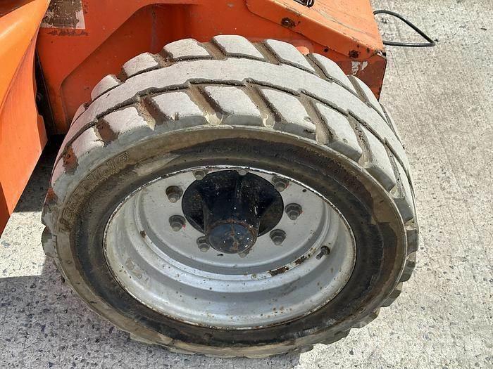 JLG E450 Nacele cu brat articulat