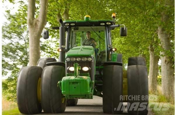 John Deere JD8270 Tractoare