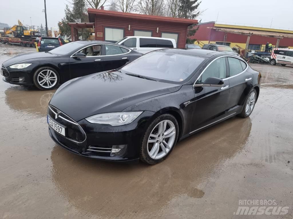 Tesla Model S P85D Masini