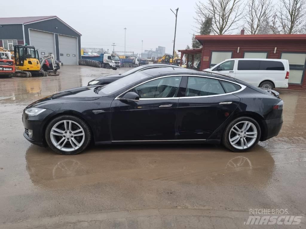 Tesla Model S P85D Masini