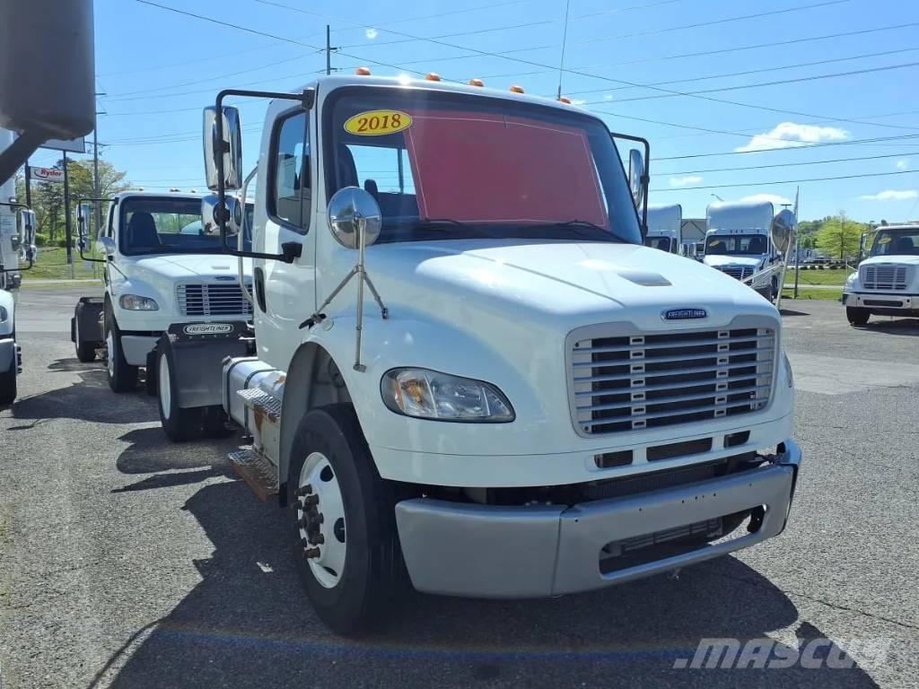 Freightliner M2 106 Autotractoare