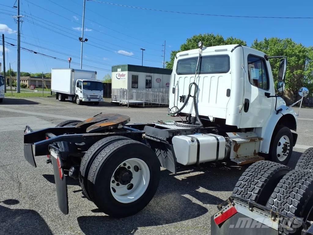 Freightliner M2 106 Autotractoare