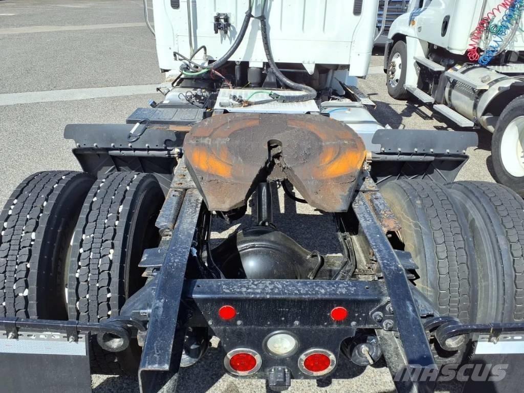 Freightliner M2 106 Autotractoare