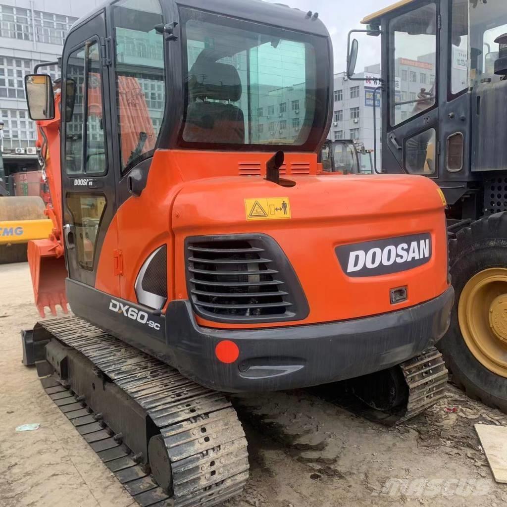 Doosan DX60 Excavatoare 7t - 12t