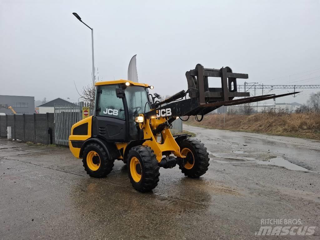 JCB 406 Incarcator pe pneuri