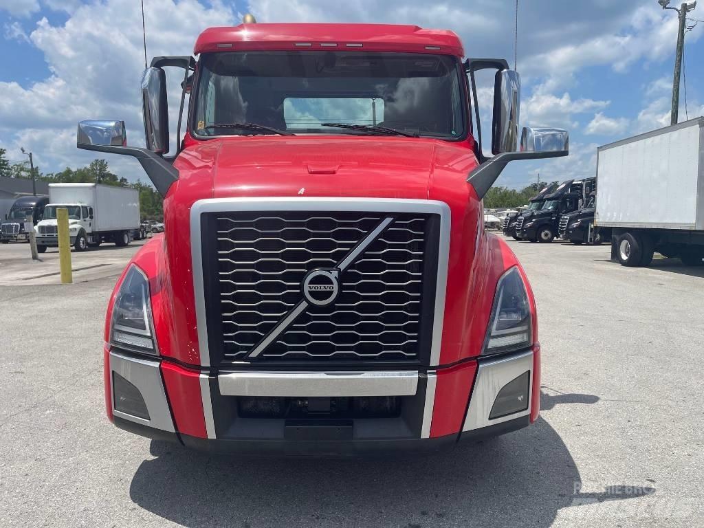Volvo VNL64T300 Autotractoare