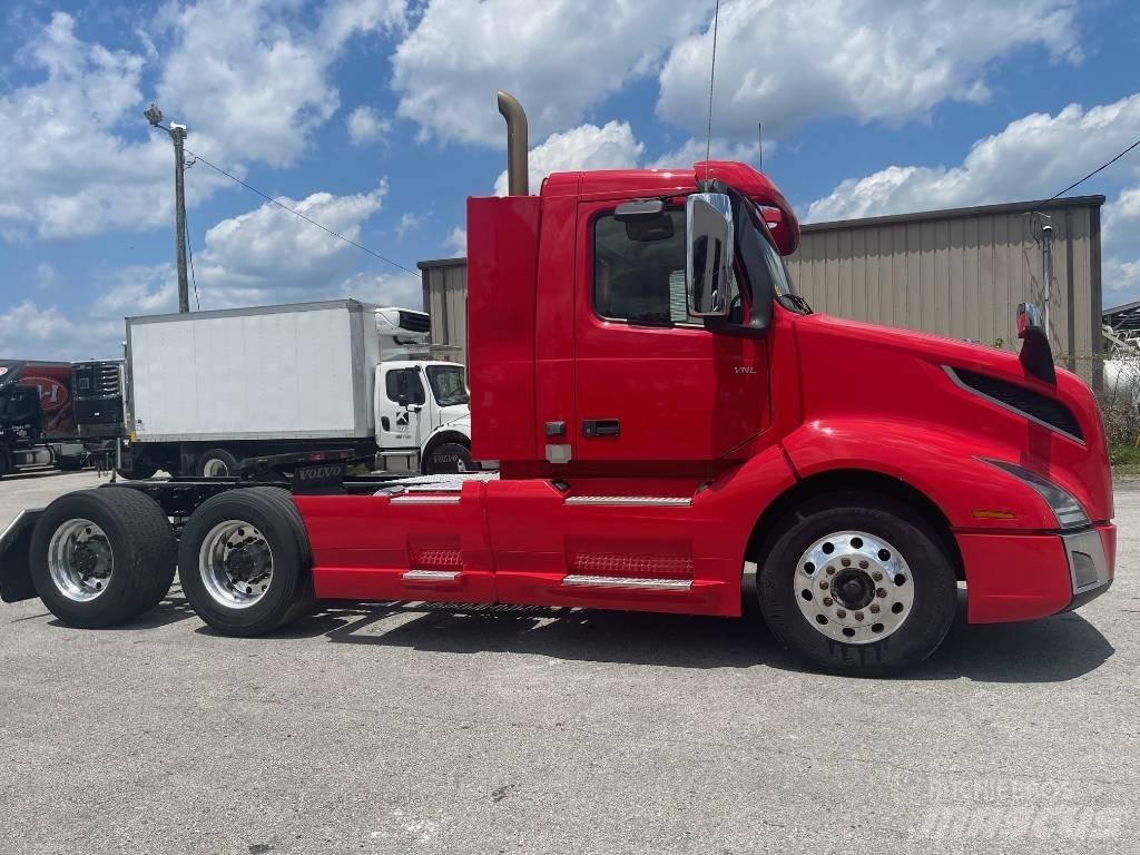 Volvo VNL64T300 Autotractoare
