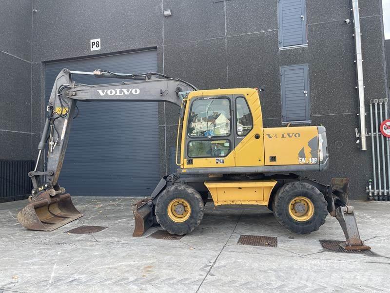 Volvo EW 140 B Excavatoare cu roti