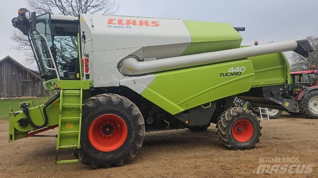 CLAAS Tucano 440 Combine de secerat
