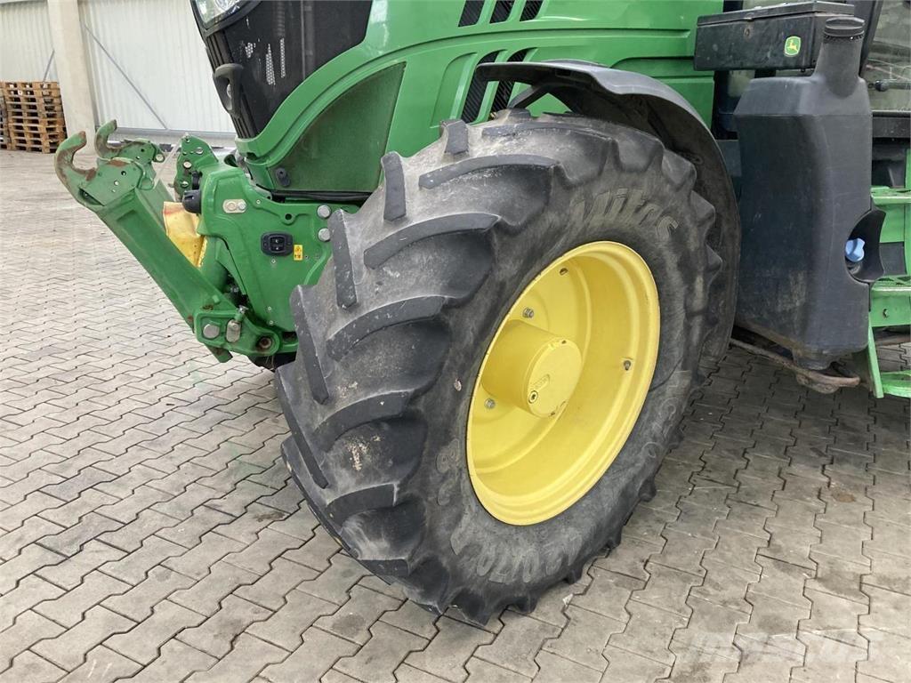 John Deere 6110R Tractoare