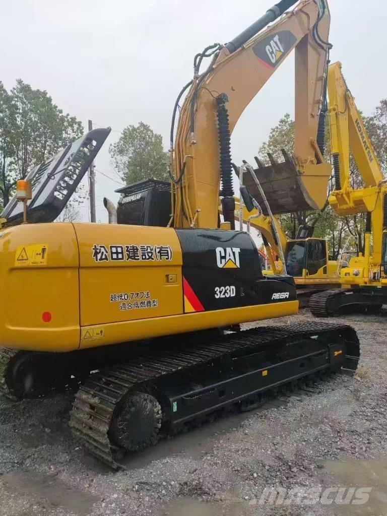 CAT 323D2 Excavatoare pe șenile
