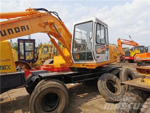 Hyundai R130WD Excavatoare cu roti