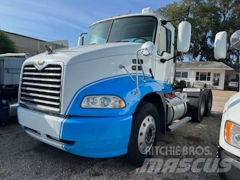 Mack CXN613 Autotractoare