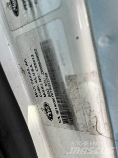 Mack CXN613 Autotractoare