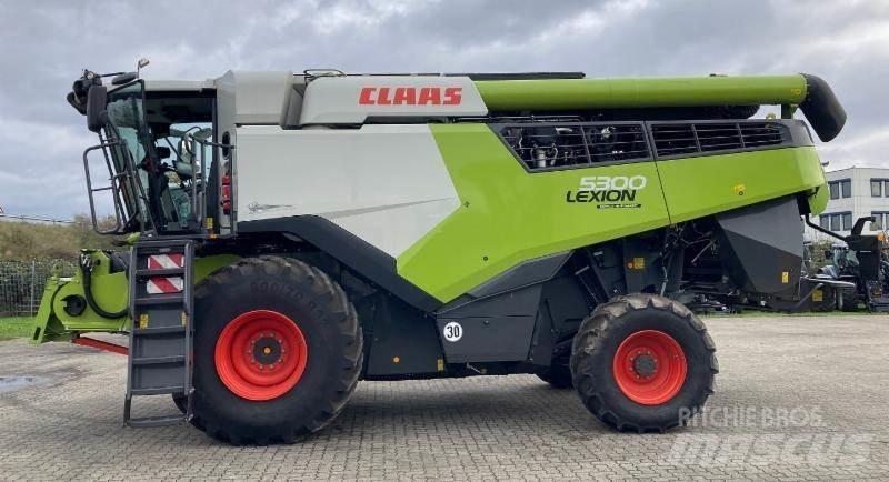 CLAAS LEXION 5300 Combine de secerat