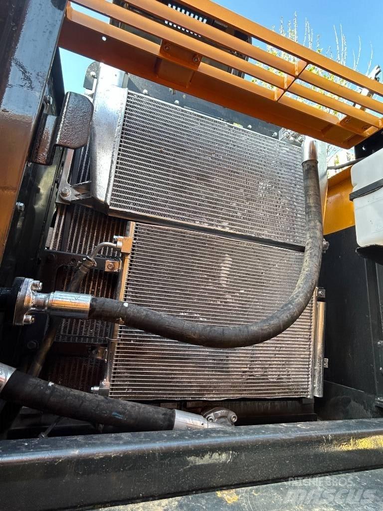 Hyundai 220LC-9S Excavatoare pe șenile

