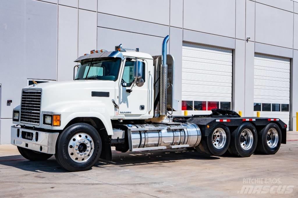 Mack CHU 613 Autotractoare
