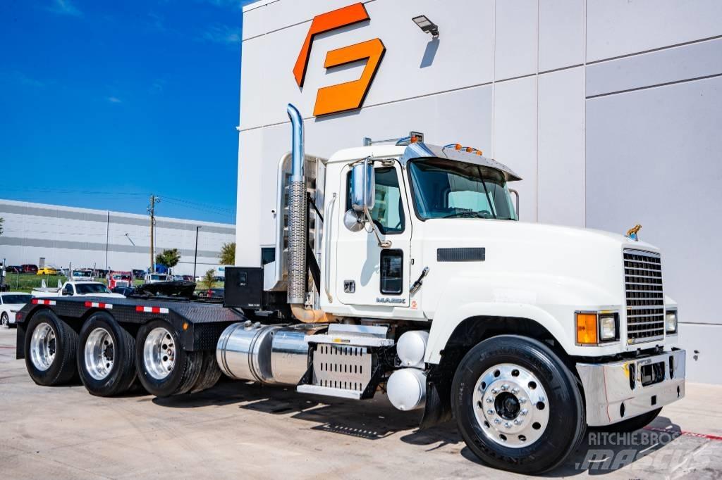Mack CHU 613 Autotractoare