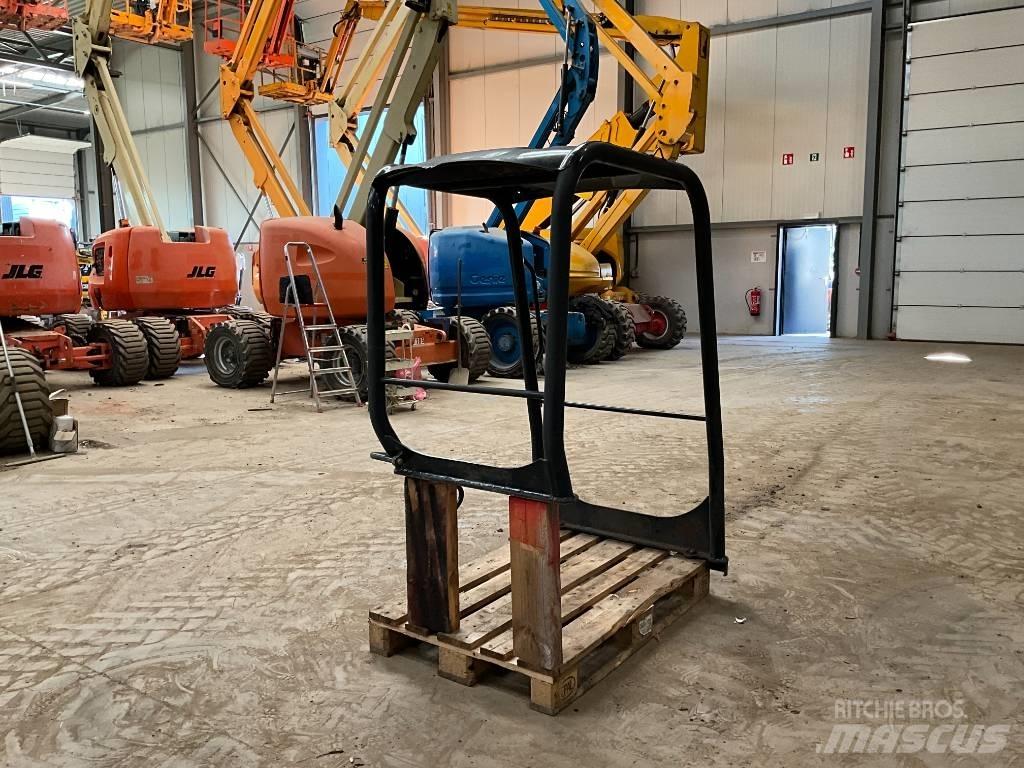 Kubota U 27-4 Cabine si interior
