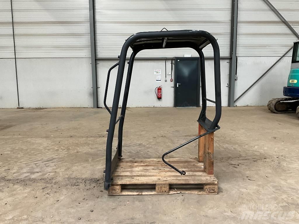 Kubota U 27-4 Cabine si interior