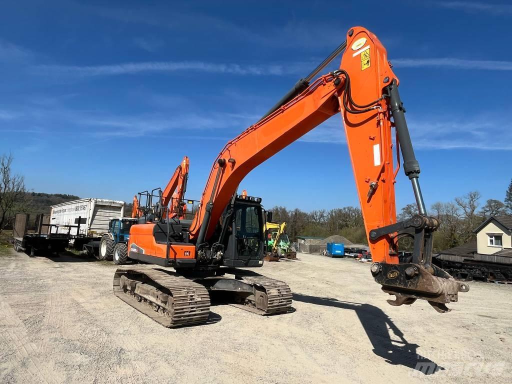 Doosan DX 225 Excavatoare pe șenile
