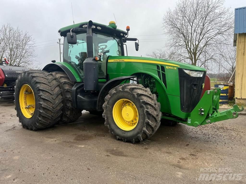 John Deere 8260R Tractoare