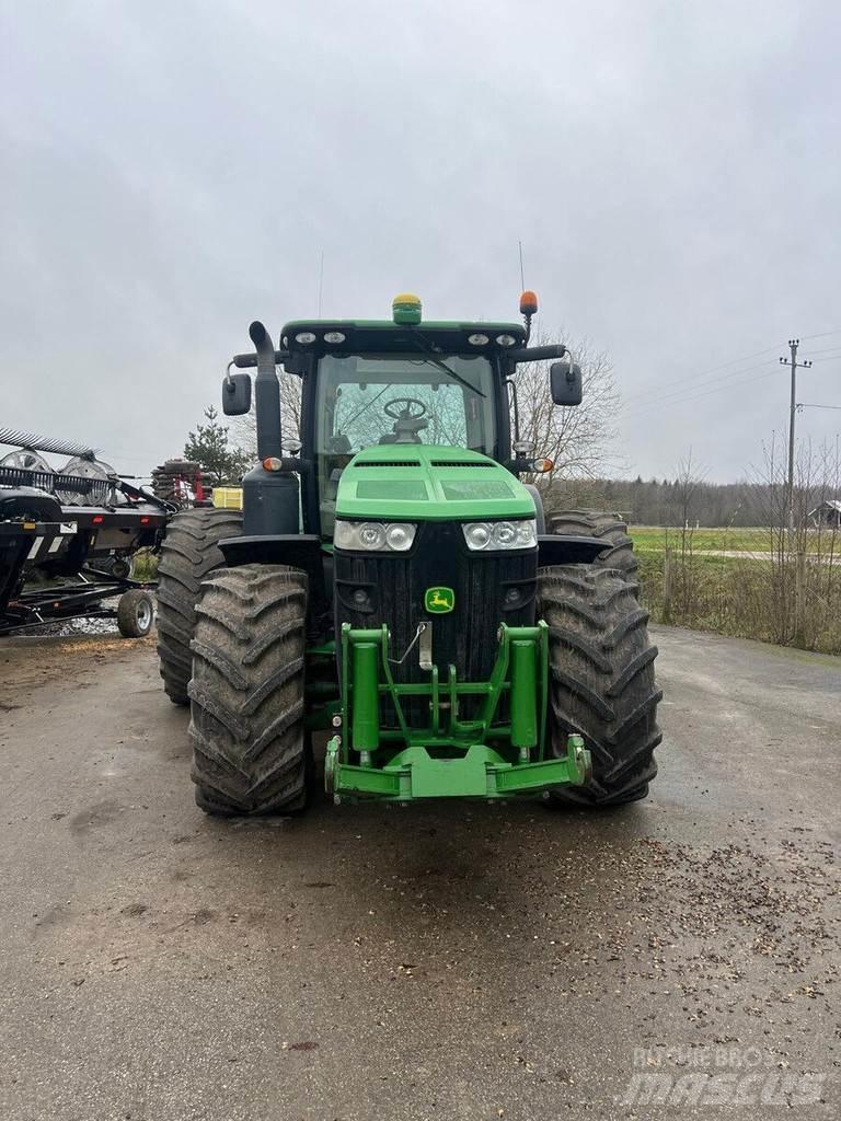 John Deere 8260R Tractoare