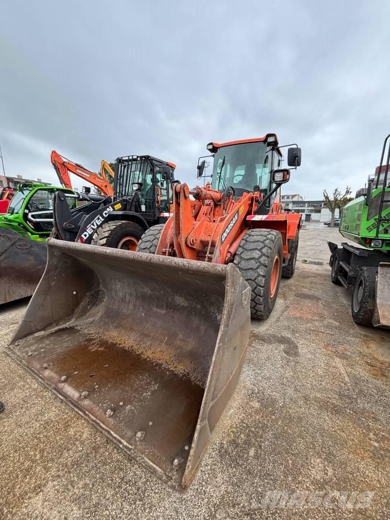 Doosan DL 250 Incarcator pe pneuri