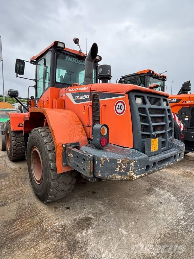 Doosan DL 250 Incarcator pe pneuri