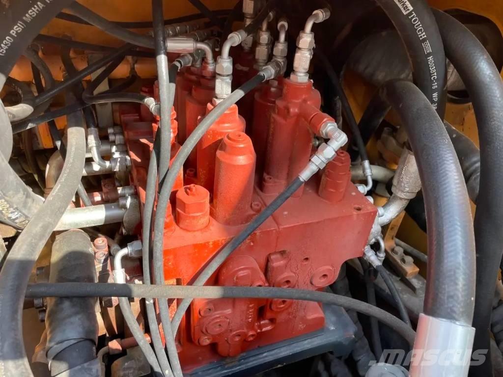 Hyundai R210W-9 Excavatoare cu roti