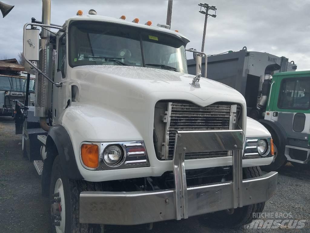Mack CV 713 Camion de deseuri