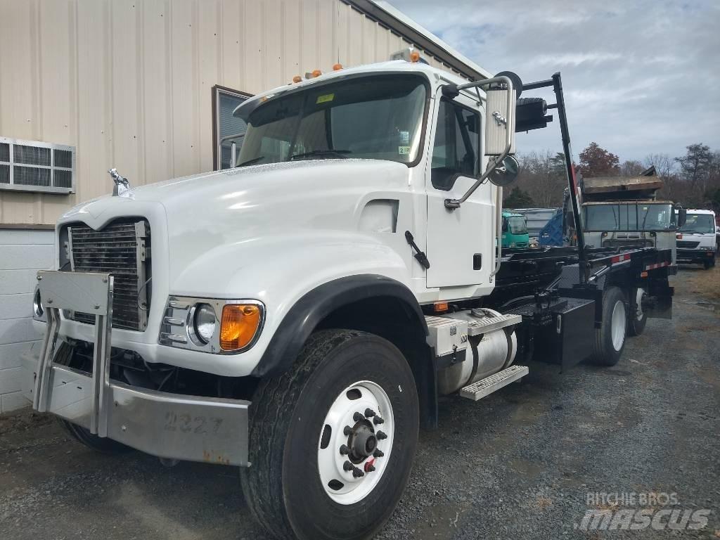 Mack CV 713 Camion de deseuri