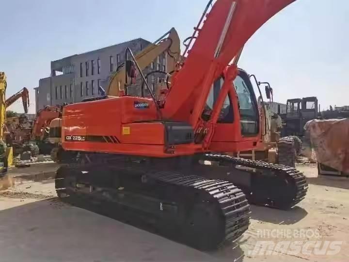 Doosan DX225LC Excavatoare pe șenile
