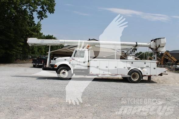 Altec AM900 Platforme aeriene montate pe camion