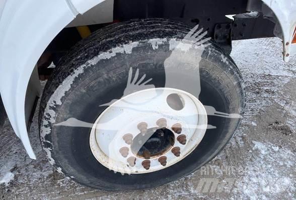 Altec AM900 Platforme aeriene montate pe camion