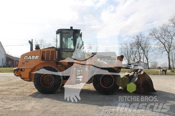 CASE 621F Incarcator pe pneuri