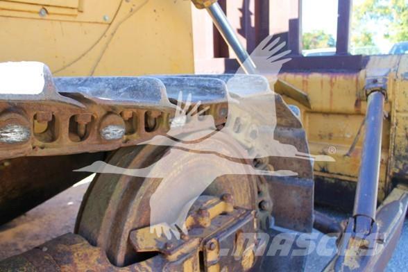 CAT D6D Buldozere pe senile