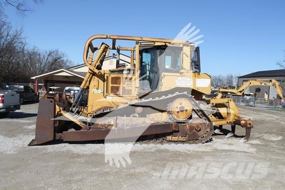 CAT D6T XL Buldozere pe senile