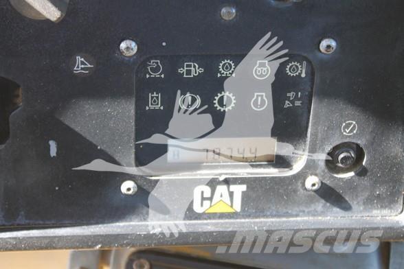 CAT D6T XL Buldozere pe senile